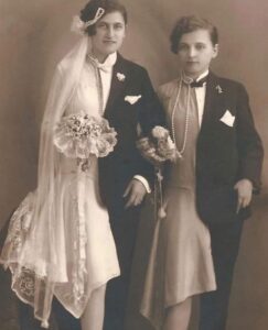 Historical Couple crossdressing lesbians